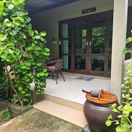 Bang Po Hut Hotell Ban Bang Po Exteriör bild