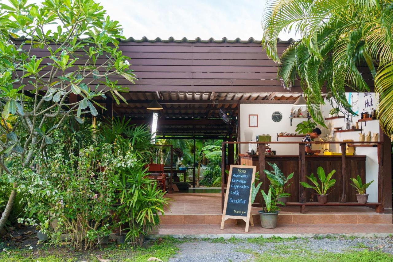 Bang Po Hut Hotell Ban Bang Po Exteriör bild