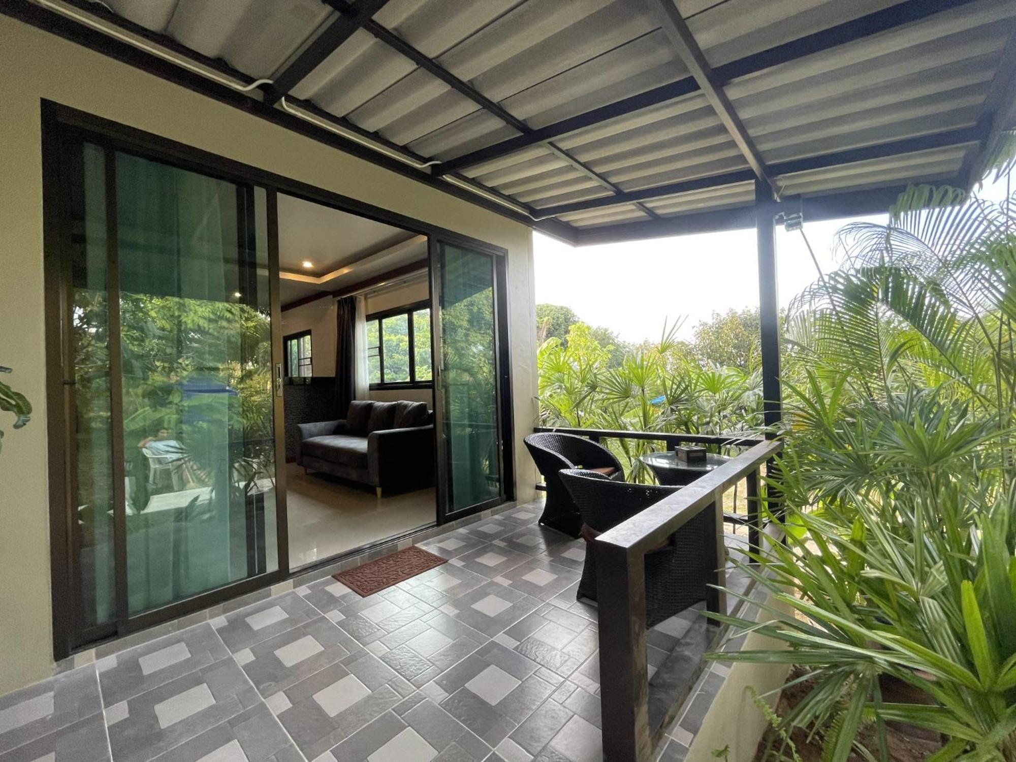 Bang Po Hut Hotell Ban Bang Po Exteriör bild