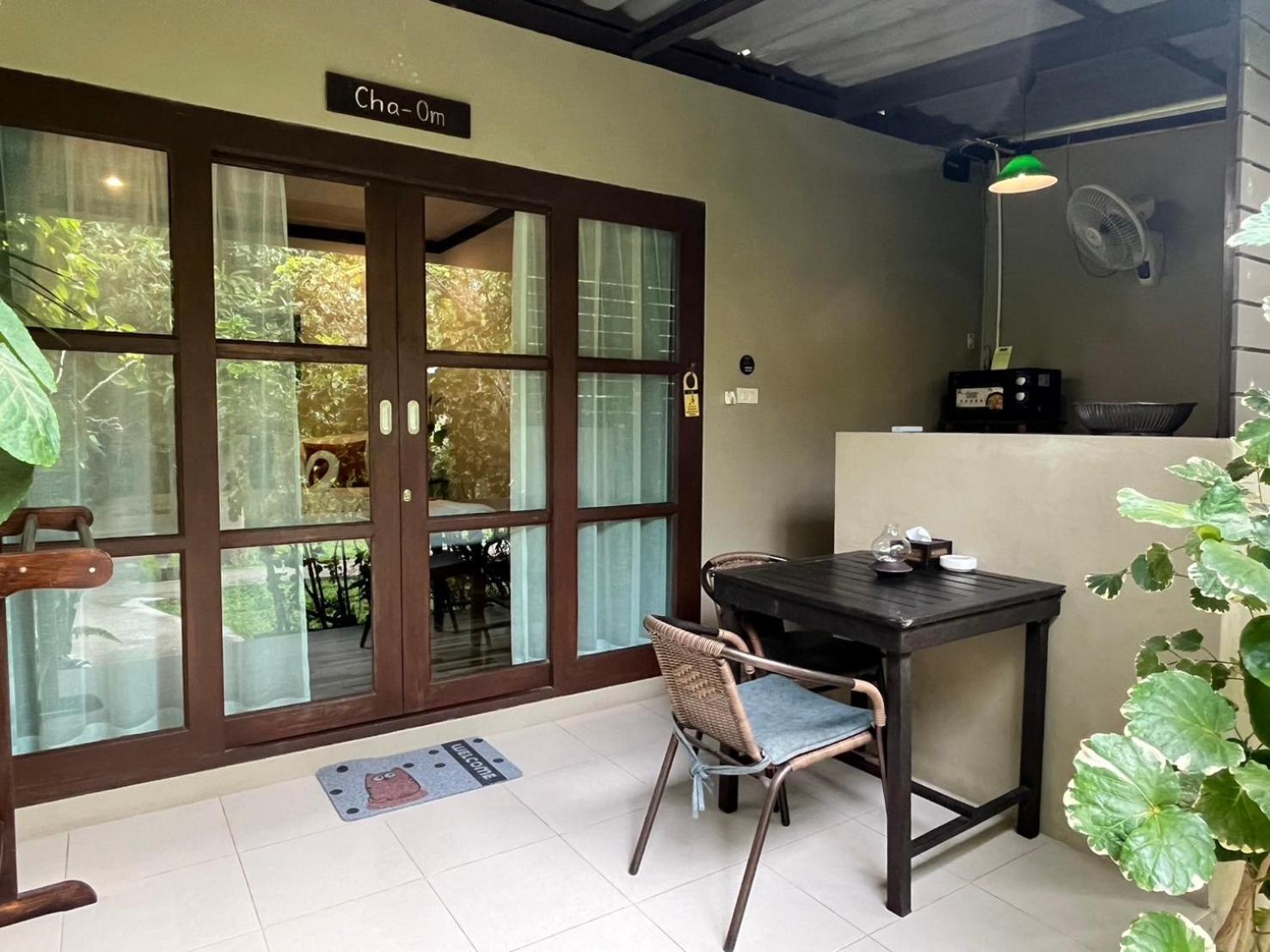 Bang Po Hut Hotell Ban Bang Po Exteriör bild