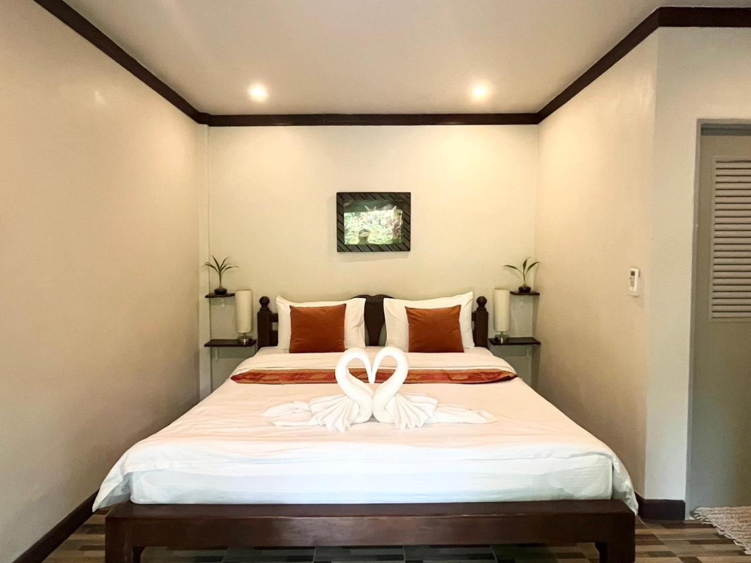 Bang Po Hut Hotell Ban Bang Po Exteriör bild