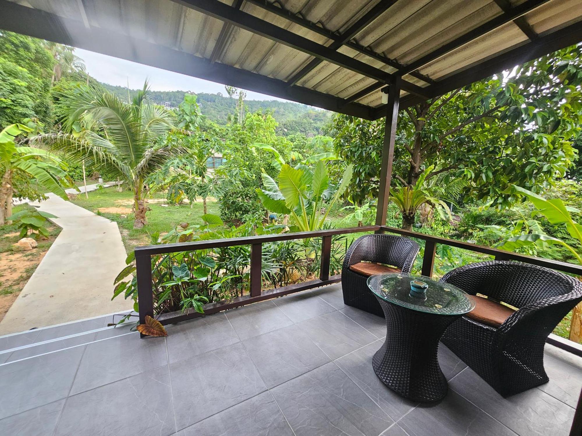 Bang Po Hut Hotell Ban Bang Po Exteriör bild