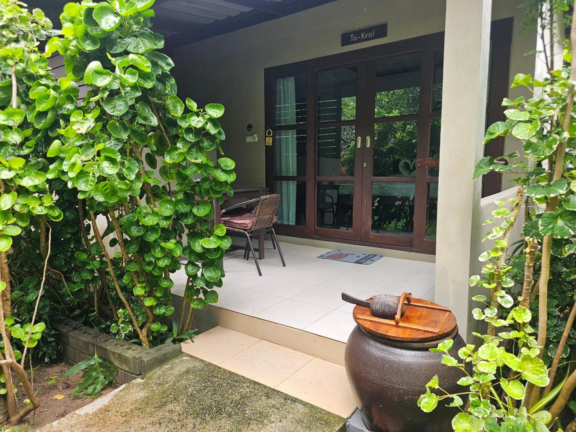 Bang Po Hut Hotell Ban Bang Po Exteriör bild