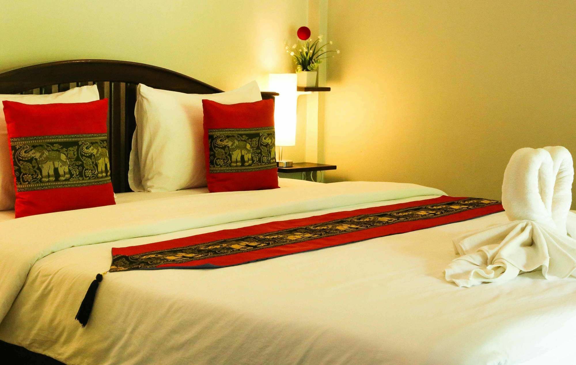 Bang Po Hut Hotell Ban Bang Po Exteriör bild