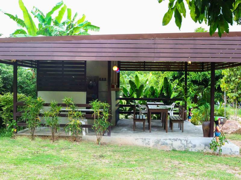 Bang Po Hut Hotell Ban Bang Po Exteriör bild