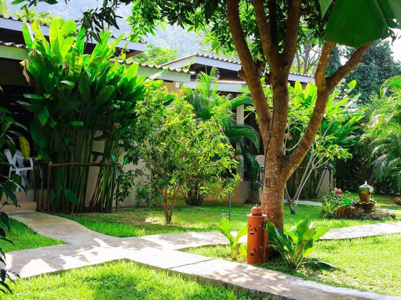 Bang Po Hut Hotell Ban Bang Po Exteriör bild
